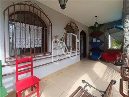  Varanda na entrada principal