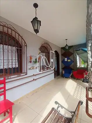   Varanda na entrada principal