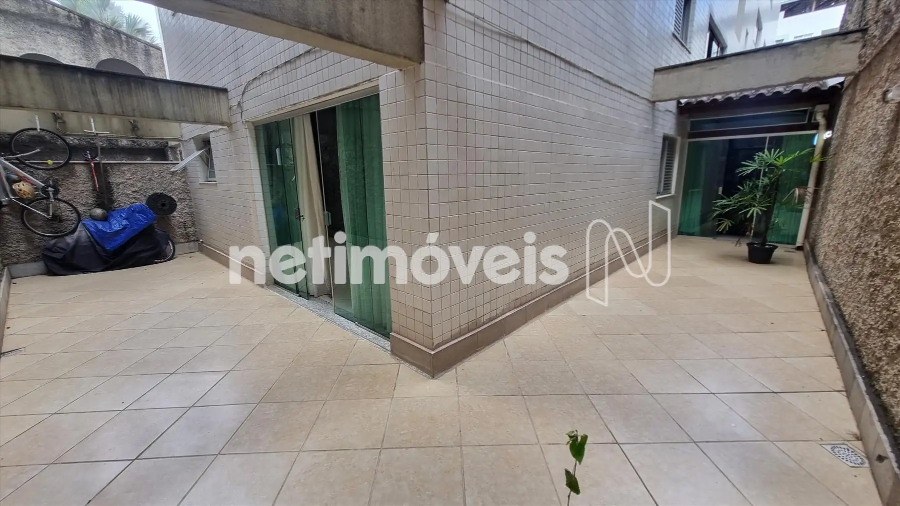 Área privativa em L externa