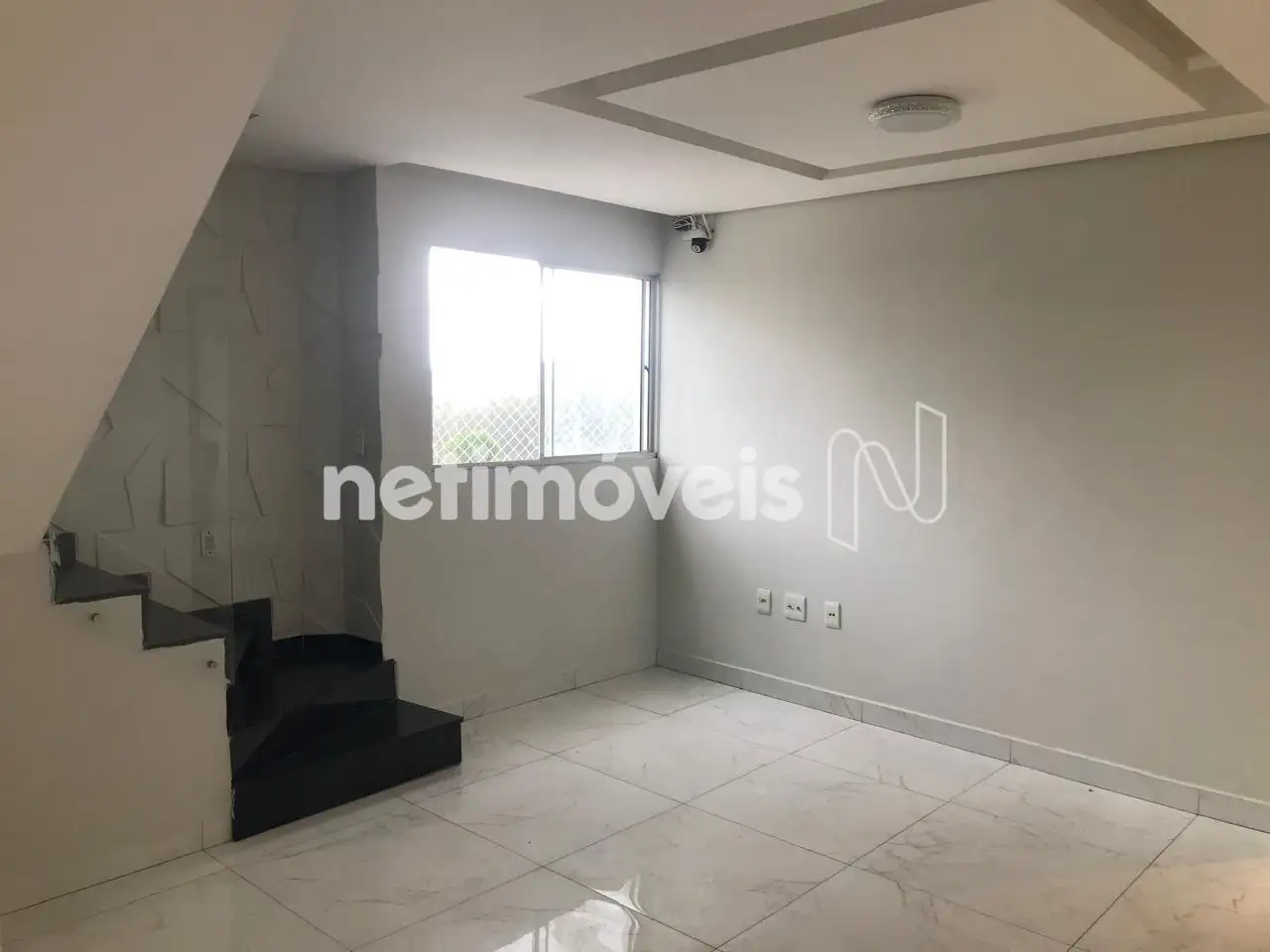 Escada e janela Sala 