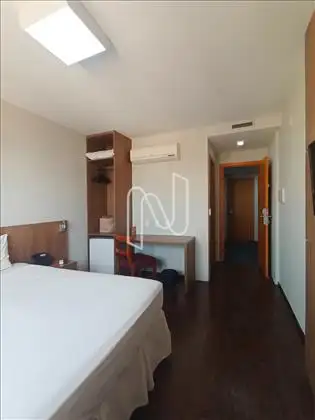 Frigobar e ar condicionado