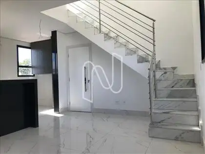 Pota de entrada, escada e piso sala