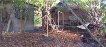   Área externa e casa antiga