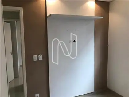 Pare de estante quarto 01