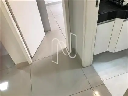 Piso e entrada banho e quartos