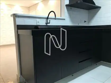 Armários em baixo da pia