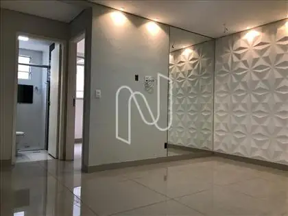Piso, parede e espelho sala