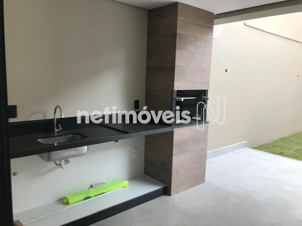 Pia e Churrasqueira Parte Externa fundos 