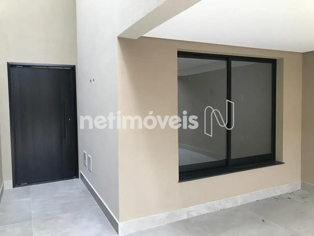 Janela e Porta Frente Casa 