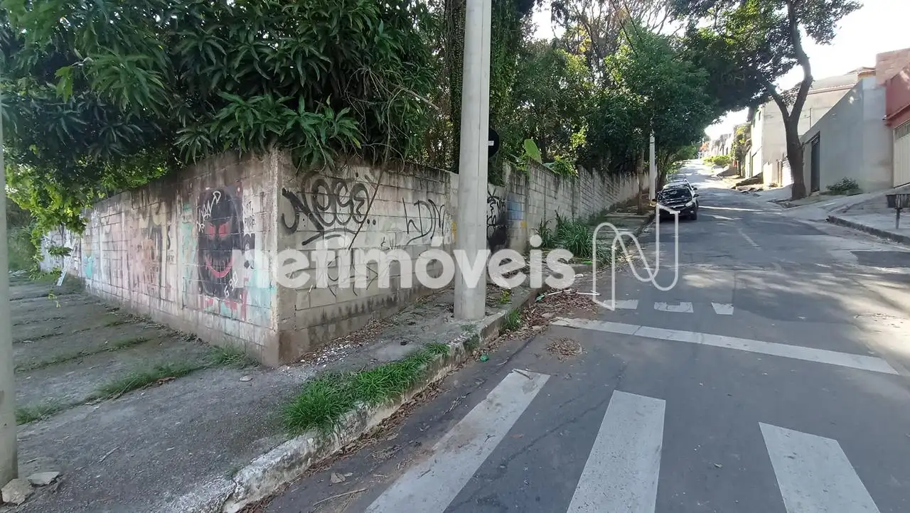 Vista da frente murada