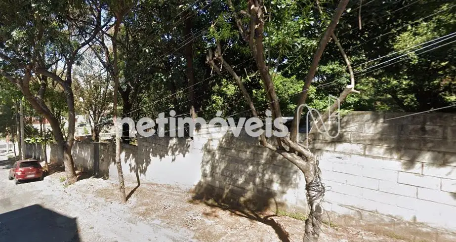 Vista da frente murada