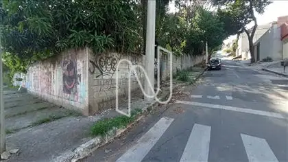 Vista da frente murada 