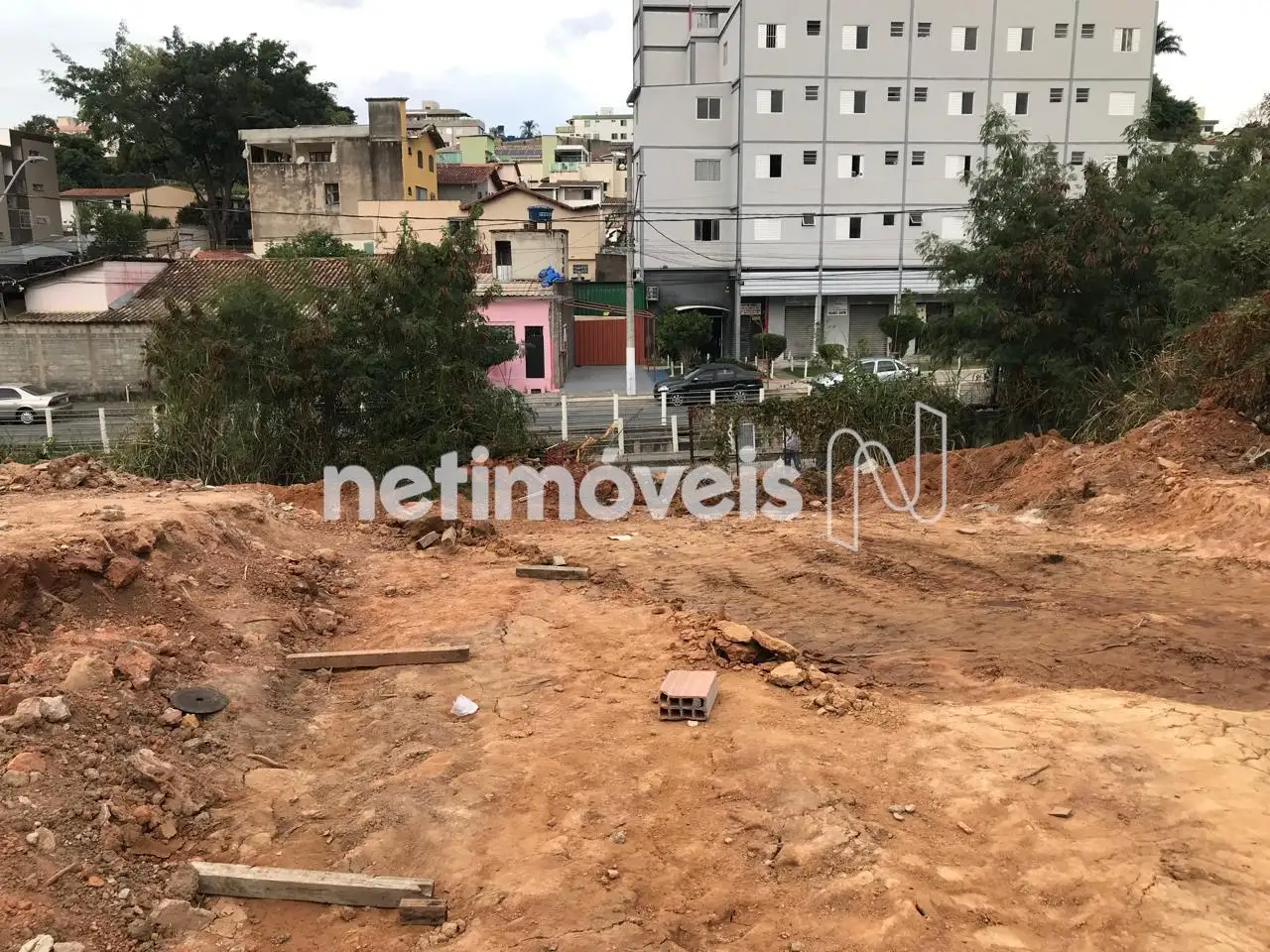 Vista Fundos para Frente Terreno