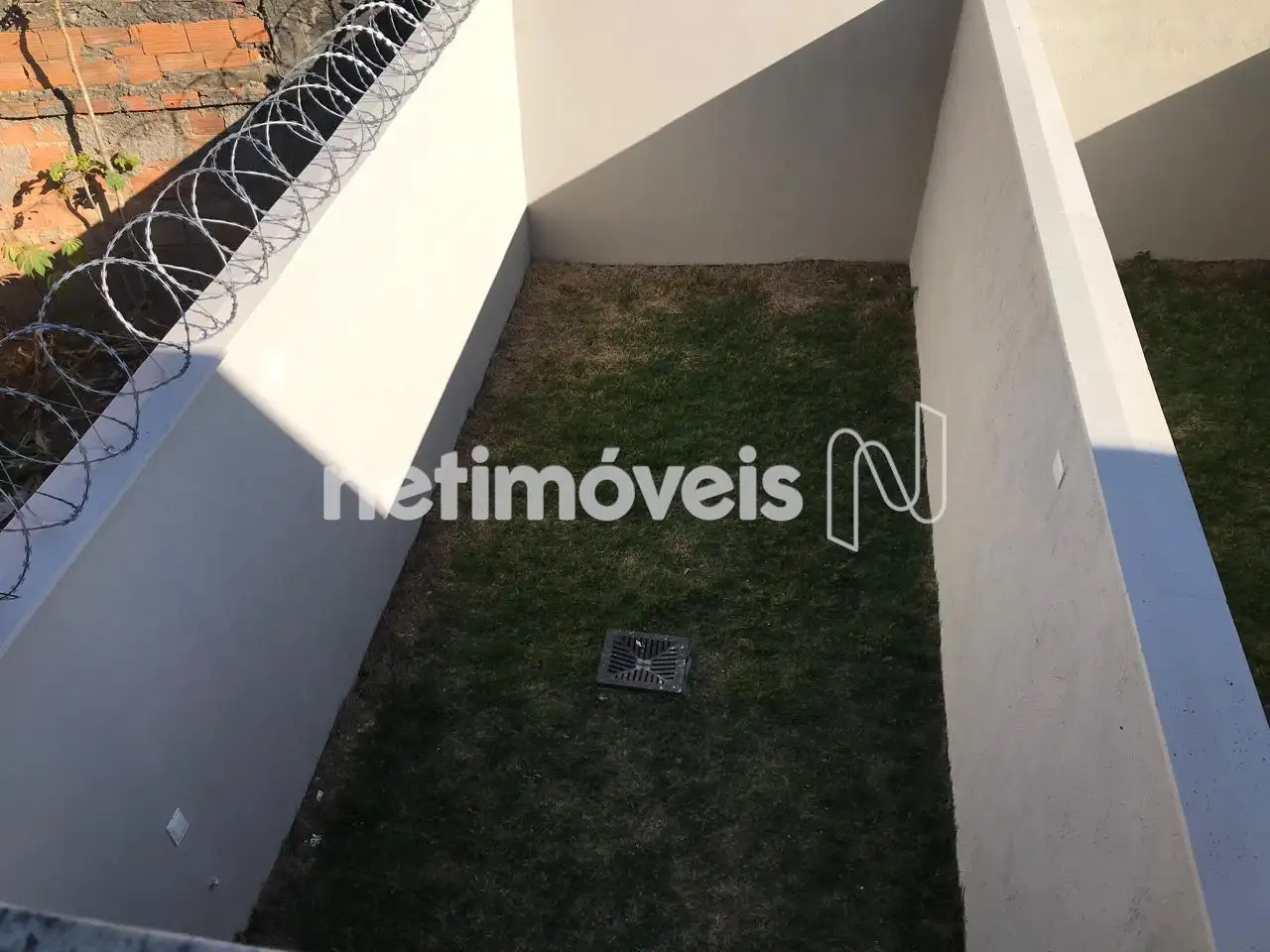 Vista área Livre Fundos 