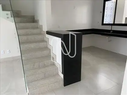 Escada e Bancada Cozinha  