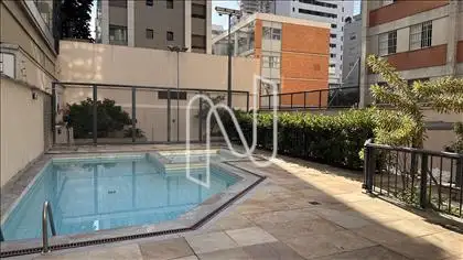 Piscina do Condomínio com piscina infantil