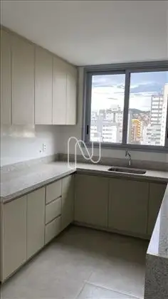 Cozinha com Armários 