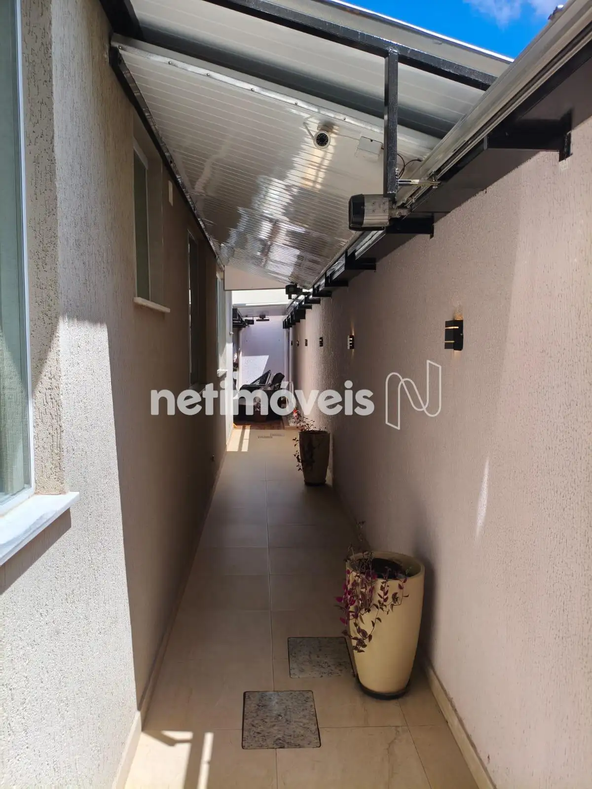 Corredor para Fundos Coberto