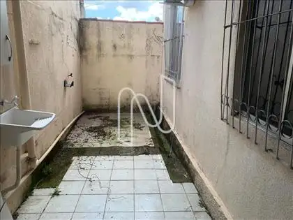 Área de Serviço e área Livre Fundos  