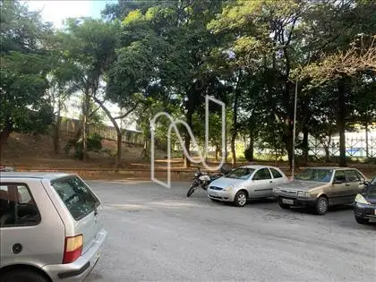 Área de Estacionamento 