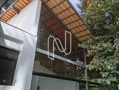  Fundos da casa pé direito duplo