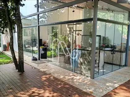 Deck e vista interna da casa 