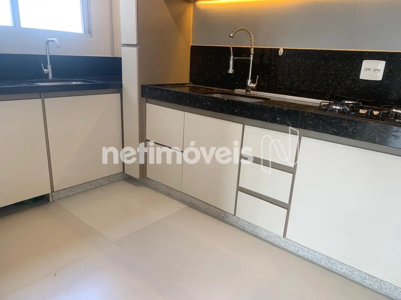 Piso e Armários cozinha 