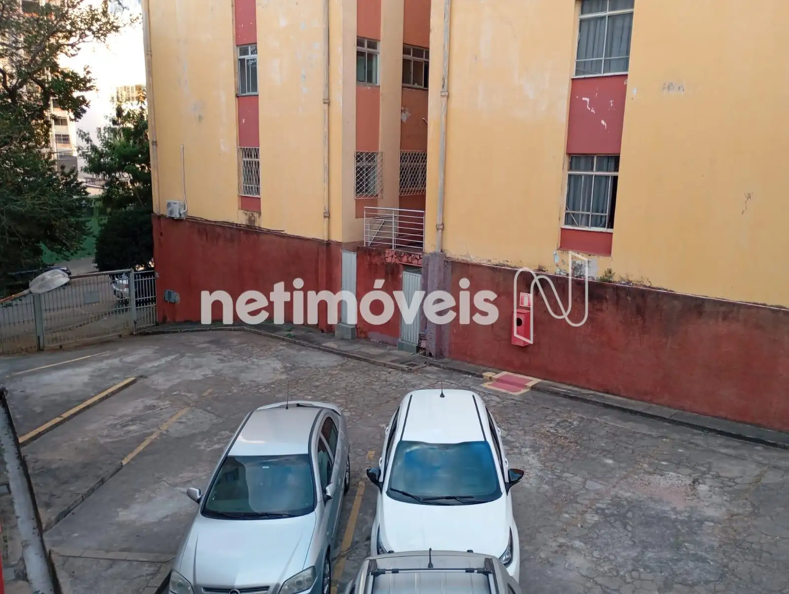 ÁREA DE ESTACIONAMENTO