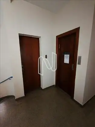 Entrada secundária e elevador
