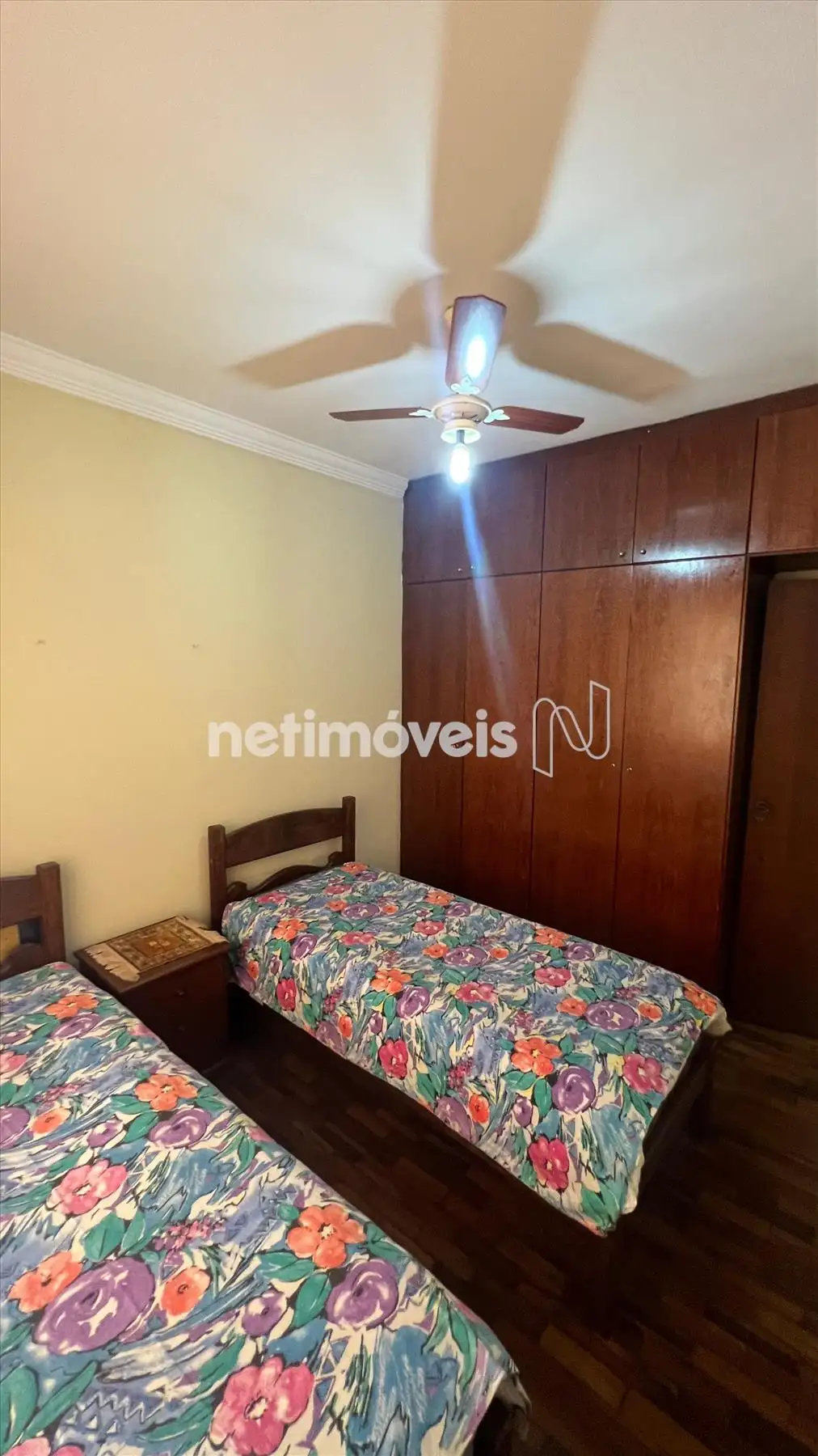 Quarto com Armário