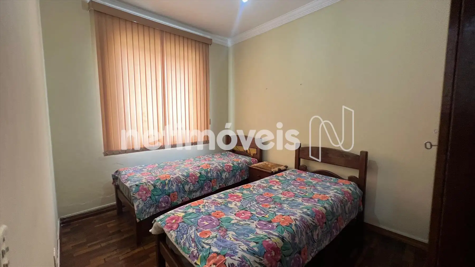 Quarto com Armário