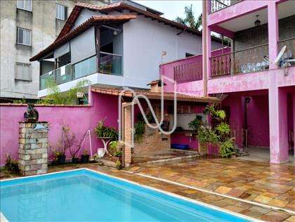 Piscina e espaço gourmet