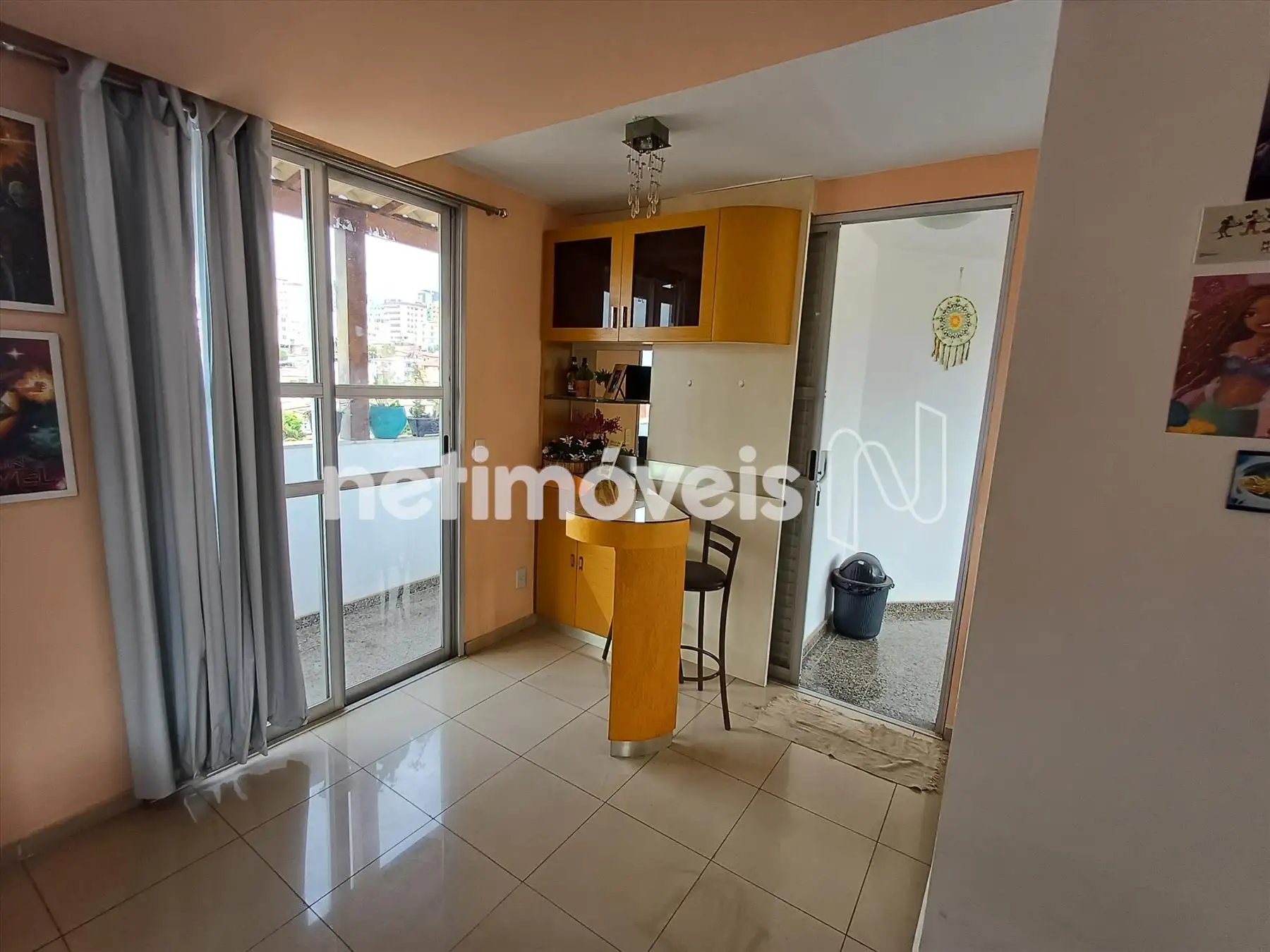 Sala do segundo pavimento.