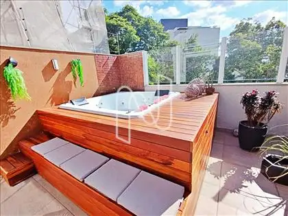 área externa com jacuzzi 