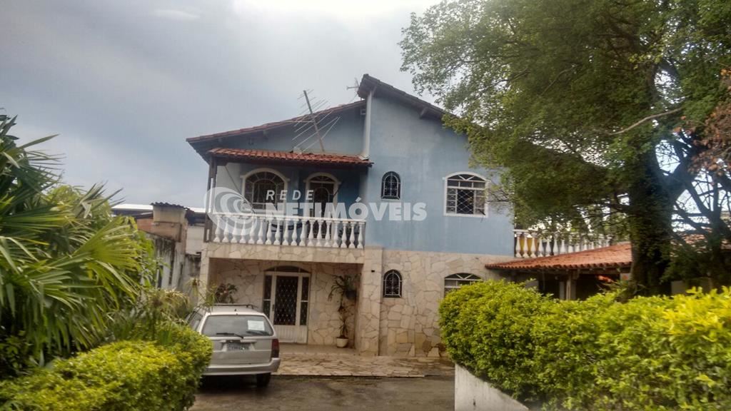 Frente da casa e varanda