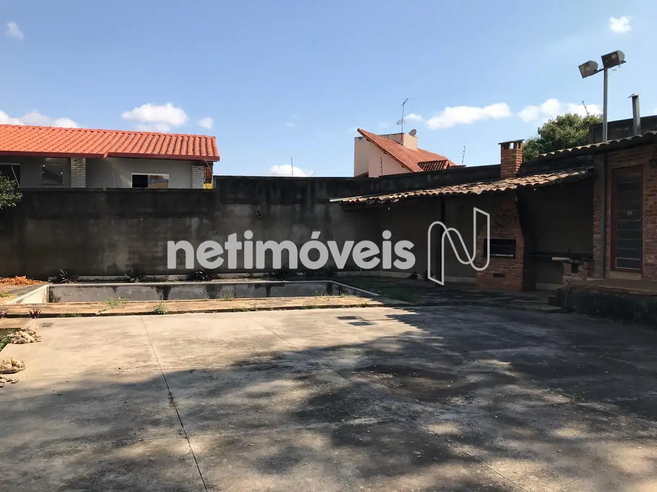 Área livre Fundos com churrasqueira 