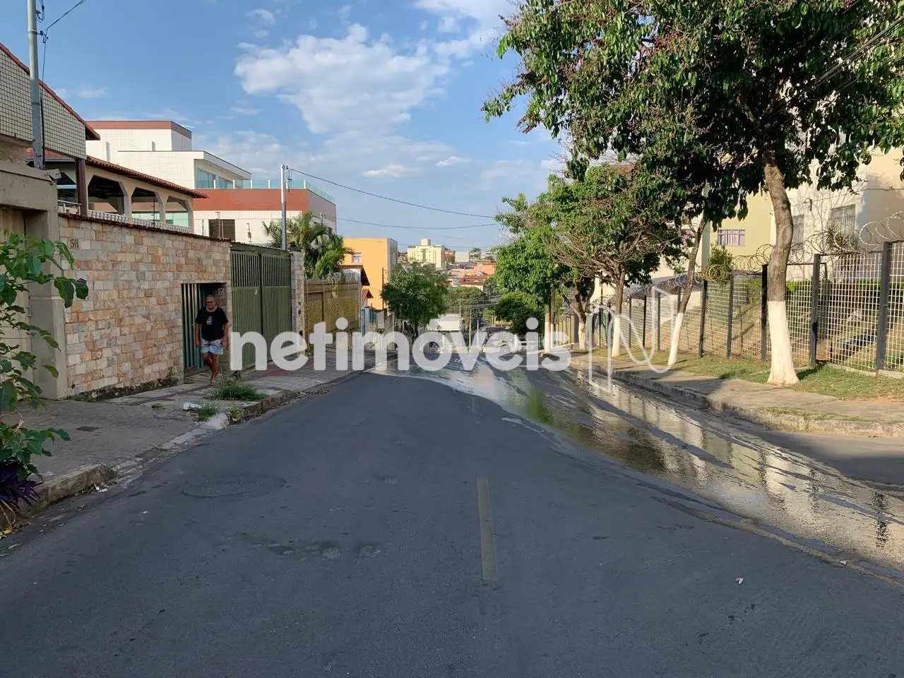 Rua Frente Prédio