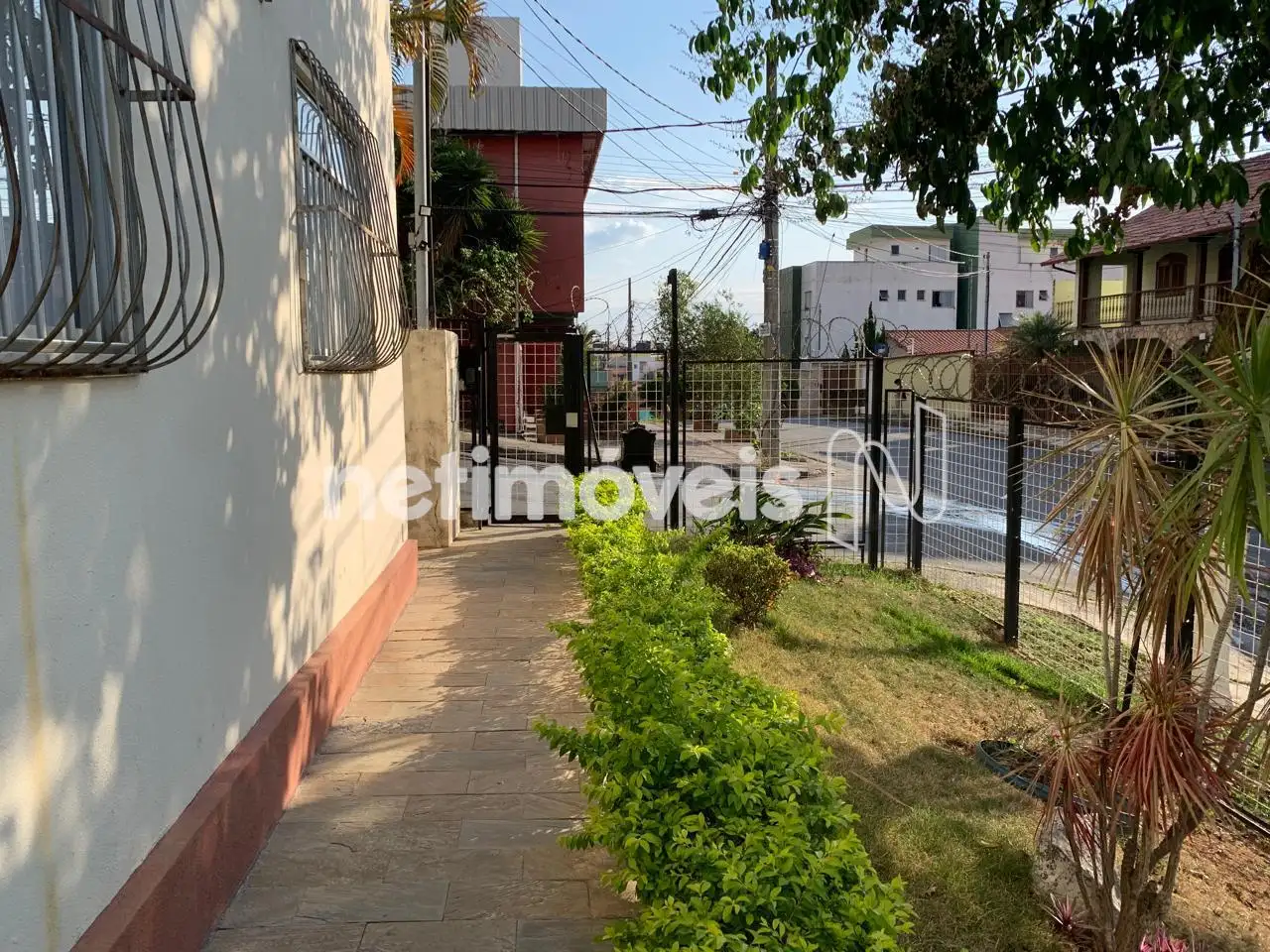 Jardim Frente Prédio