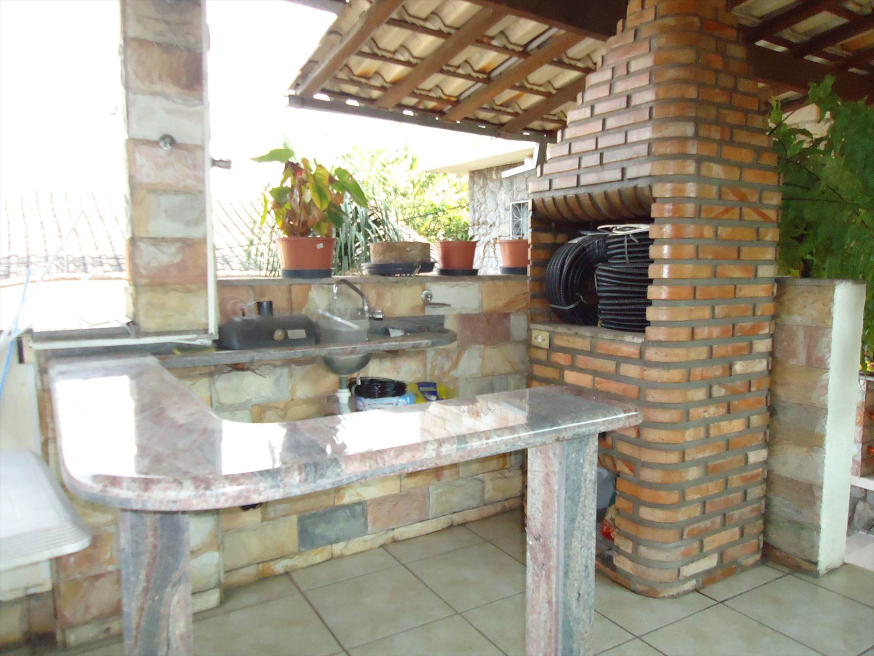 Espaço gourmet churrasqueira bancada granito