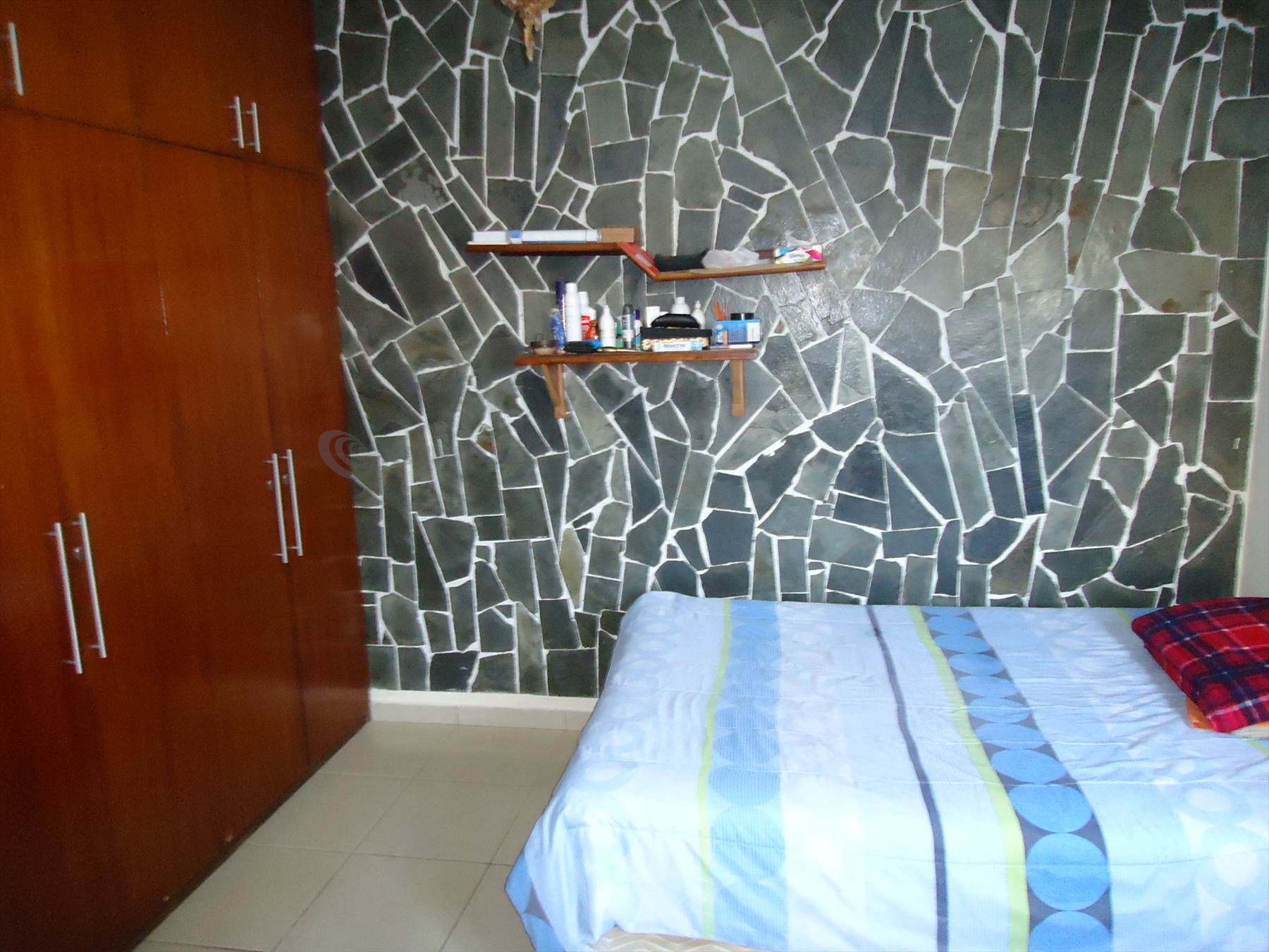 Quarto com armário