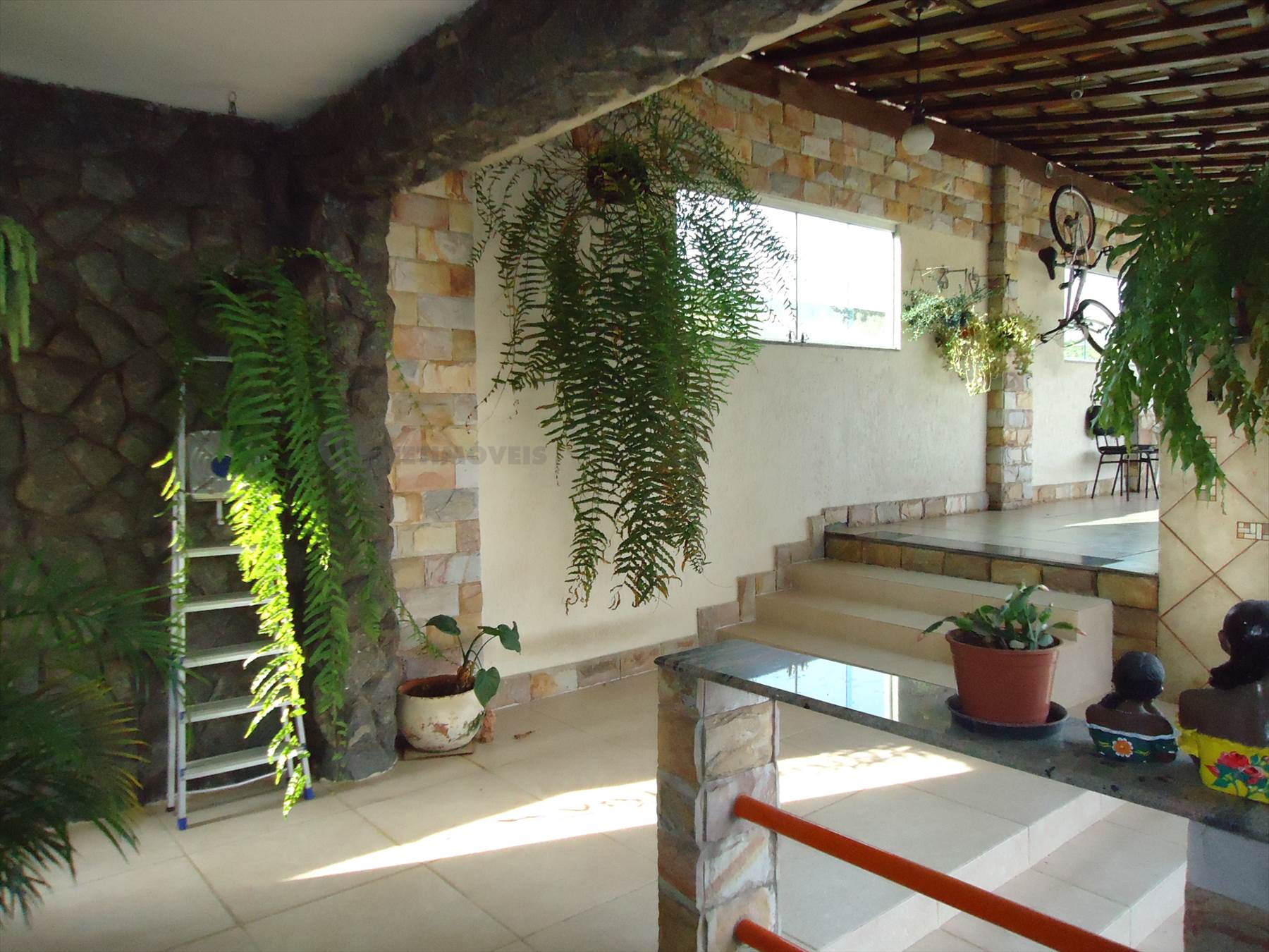 Espaço gourmet coberto estilo colonial
