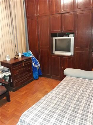 Quarto com armário
