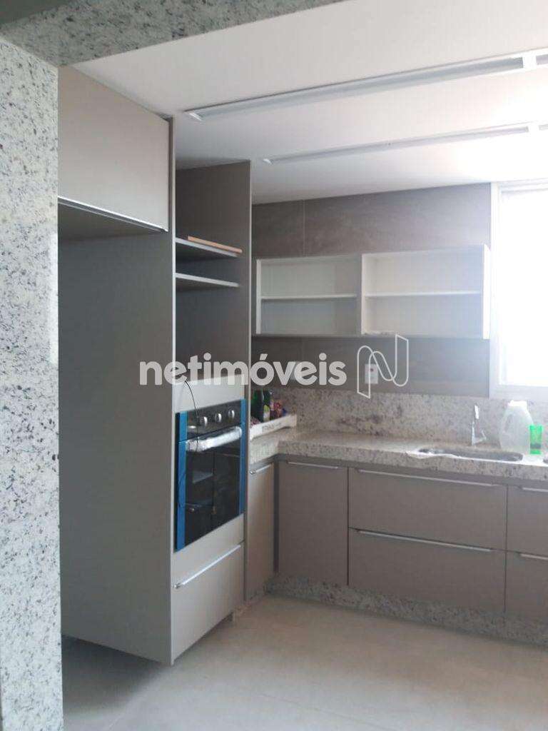 Cozinha com armários planejados