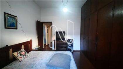 Quarto com armário