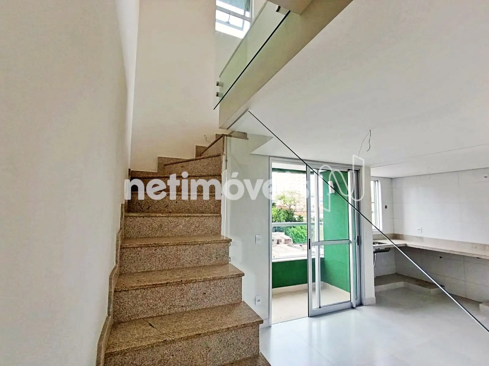 escada acesso 2 pavimento