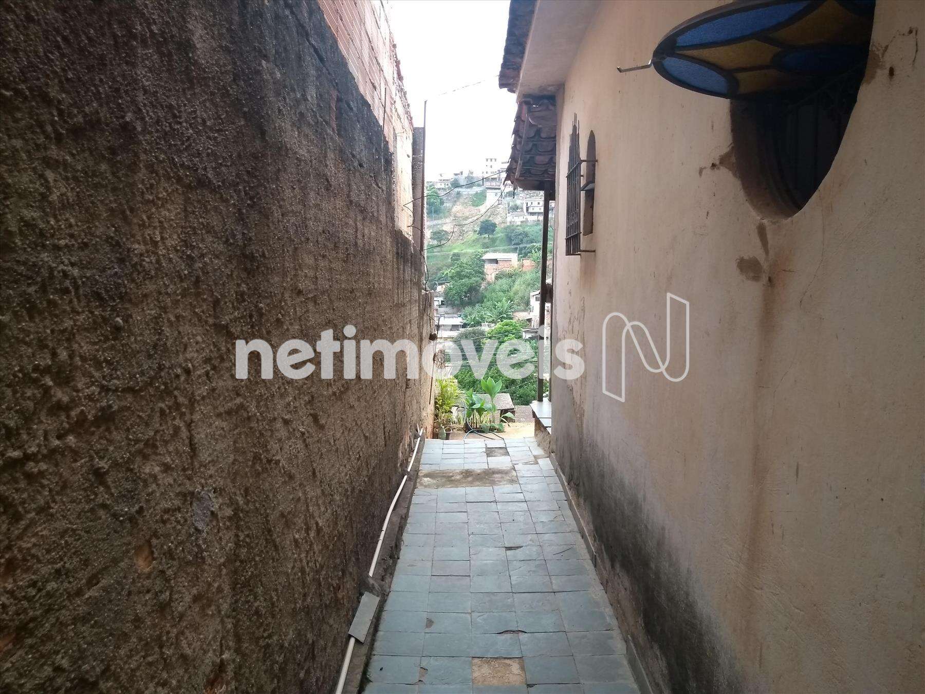 Corredor acesso aos fundos da casa