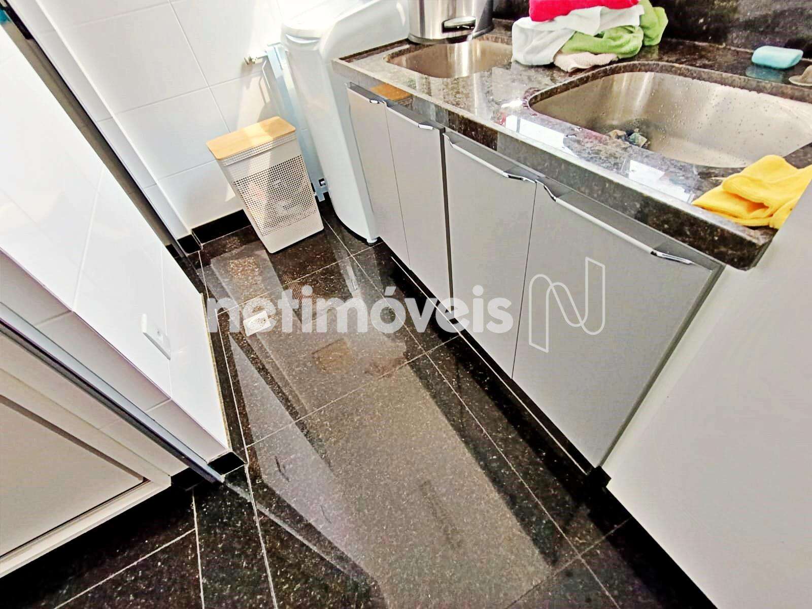 área de serviço com armário