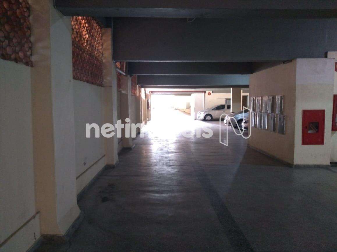 Vaga de garagem coberta, demarcada