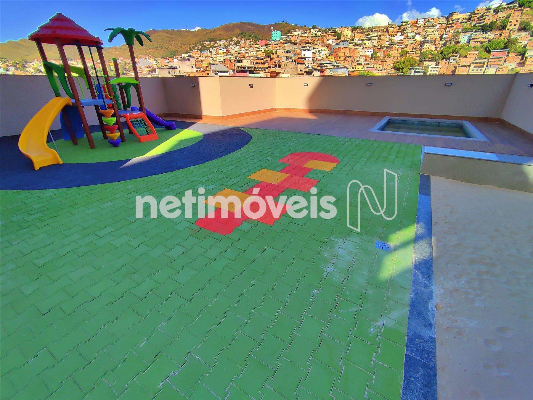 PLAYGROUND COM PISCINA 