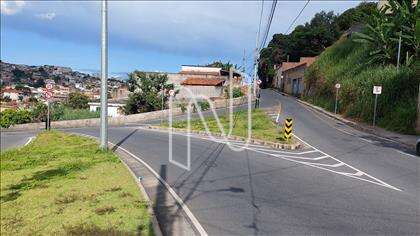 De frente para avenida